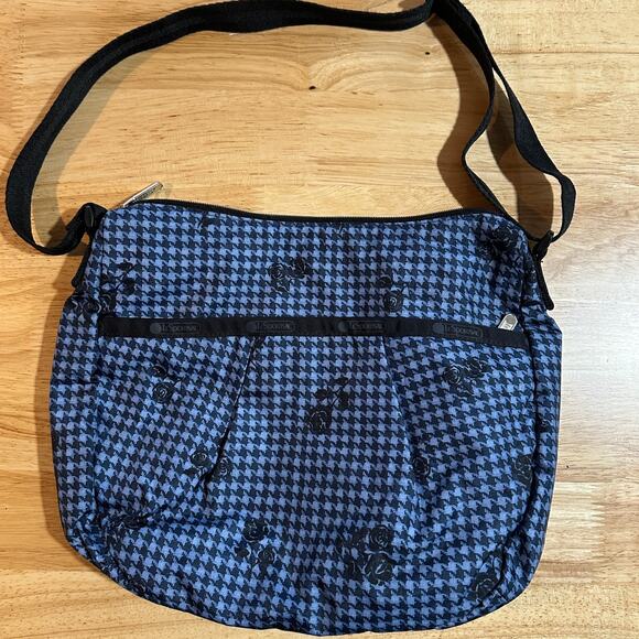 Le Sportsac Blue & Black Pleated Small Crossbody Floral Houndstooth Print, NWOT - Picture 2 of 6